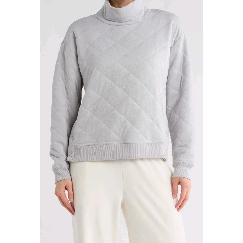 Yogalicious Summit Chic Quilted Sweatshirt  Size Large NWT
